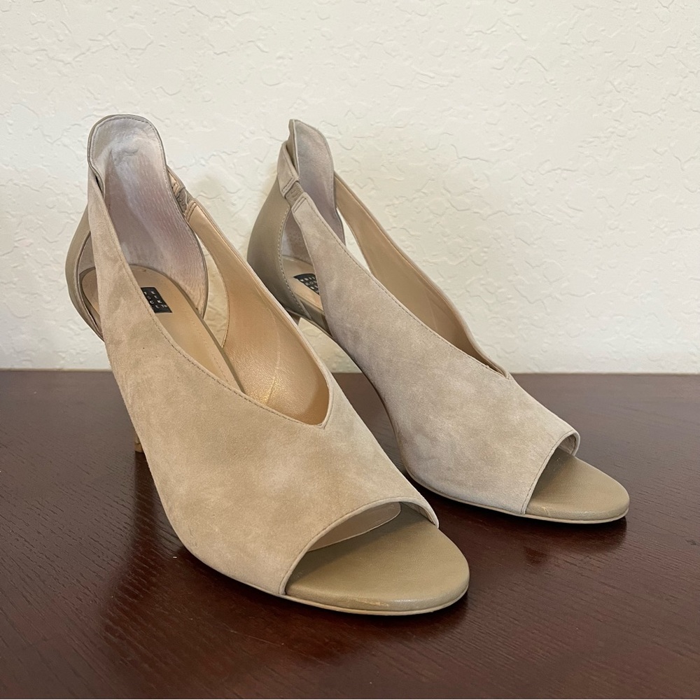 White House Black Market Grace Suede Heels in Taupe Terrain Size 10